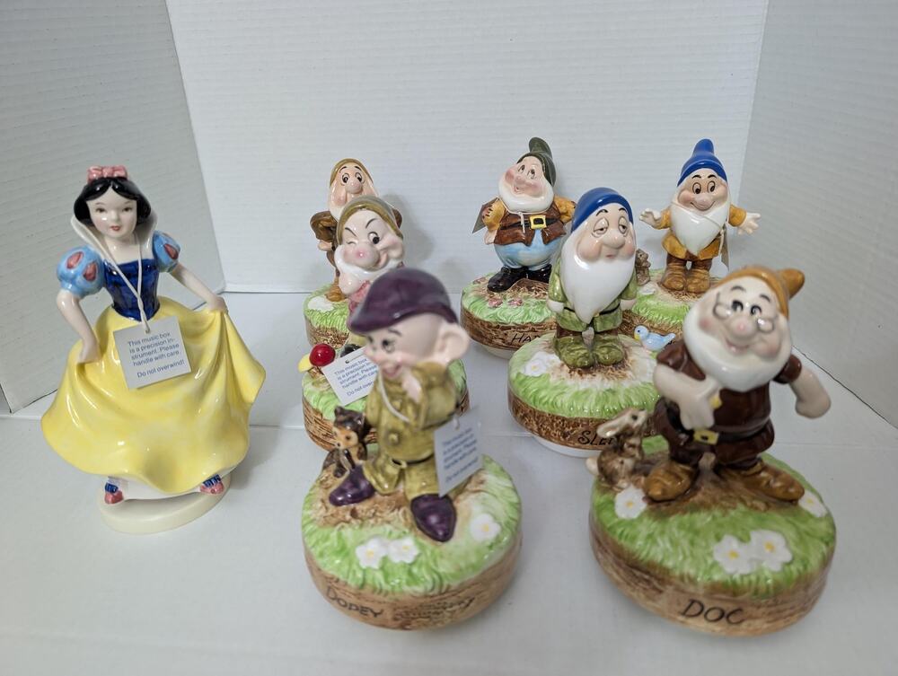 Vintage Complete Schmid Disney Snow White & Seven Dwarves Music Box Figures